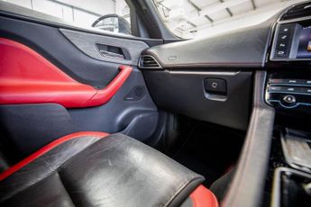 JAGUAR F-PACE 3.0 D300 V6 S SUV 5dr Diesel Auto AWD Euro 6 (s/s) (300 ps)