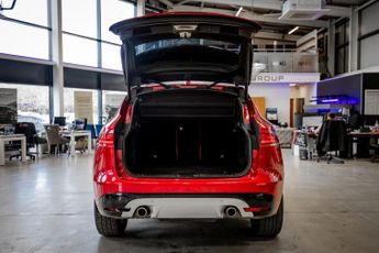 JAGUAR F-PACE 3.0 D300 V6 S SUV 5dr Diesel Auto AWD Euro 6 (s/s) (300 ps)