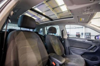 VOLKSWAGEN TIGUAN 2.0 TDI SEL SUV 5dr Diesel DSG Euro 6 (s/s) (150 ps)