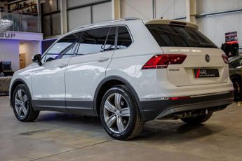 VOLKSWAGEN TIGUAN 2.0 TDI SEL SUV 5dr Diesel DSG Euro 6 (s/s) (150 ps)