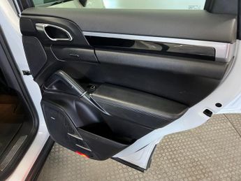 PORSCHE CAYENNE 3.0 TD V6 Platinum Edition SUV 5dr Diesel TiptronicS 4WD Euro 5 