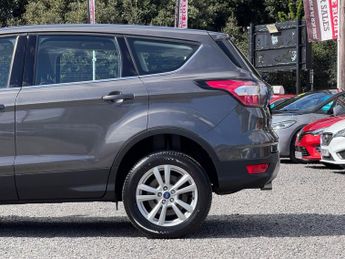 FORD KUGA 1.5 TDCi Zetec [Nav] 5dr - AUTO!