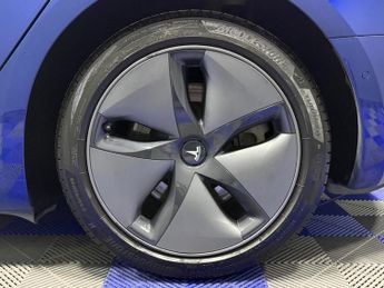 TESLA Model 3 Standard Range Plus Saloon 4dr Electric Auto RWD (241 bhp)