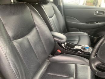 NISSAN LEAF 30kWh Tekna Hatchback 5dr Electric Auto (109 bhp)