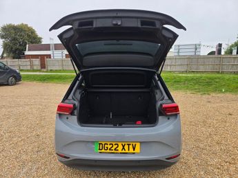 VOLKSWAGEN ID.3 Pro 58kWh Life Hatchback 5dr Electric Auto (145 ps)