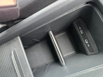 VOLKSWAGEN ID.3 Pro 58kWh Life Hatchback 5dr Electric Auto (145 ps)