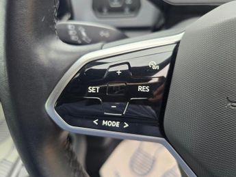 VOLKSWAGEN ID.3 Pro 58kWh Life Hatchback 5dr Electric Auto (145 ps)