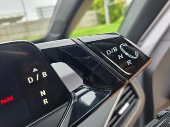 VOLKSWAGEN ID.3 Pro 58kWh Life Hatchback 5dr Electric Auto (145 ps)