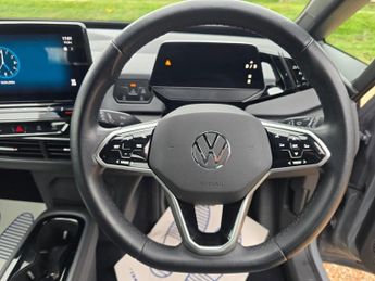 VOLKSWAGEN ID.3 Pro 58kWh Life Hatchback 5dr Electric Auto (145 ps)