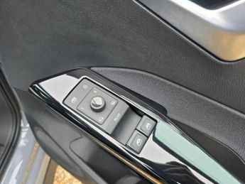 VOLKSWAGEN ID.3 Pro 58kWh Life Hatchback 5dr Electric Auto (145 ps)