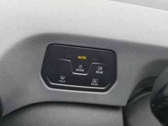 VOLKSWAGEN ID.3 Pro 58kWh Life Hatchback 5dr Electric Auto (145 ps)