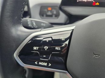 VOLKSWAGEN ID.3 Pro 58kWh Life Hatchback 5dr Electric Auto (145 ps)
