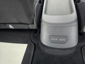 VOLKSWAGEN ID.3 Pro 58kWh Life Hatchback 5dr Electric Auto (145 ps)