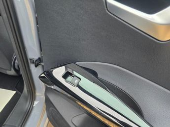 VOLKSWAGEN ID.3 Pro 58kWh Life Hatchback 5dr Electric Auto (145 ps)