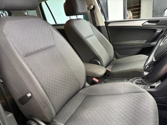 VOLKSWAGEN TIGUAN 2.0 TDI SE Navigation SUV 5dr Diesel DSG Euro 6 (s/s) (150 ps)
