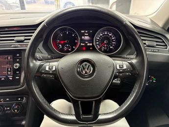 VOLKSWAGEN TIGUAN 2.0 TDI SE Navigation SUV 5dr Diesel DSG Euro 6 (s/s) (150 ps)