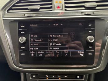 VOLKSWAGEN TIGUAN 2.0 TDI SE Navigation SUV 5dr Diesel DSG Euro 6 (s/s) (150 ps)