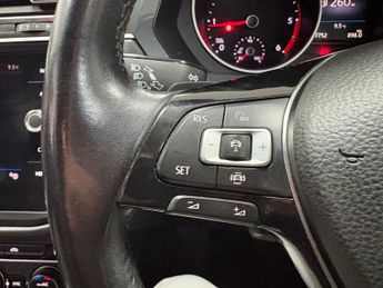 VOLKSWAGEN TIGUAN 2.0 TDI SE Navigation SUV 5dr Diesel DSG Euro 6 (s/s) (150 ps)