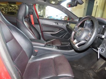 MERCEDES-BENZ GLA 2.1 GLA200d AMG Line (Premium) SUV 5dr Diesel 7G-DCT Euro 6 (s/s