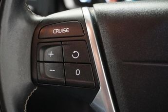 VOLVO XC60 Volvo XC60 2.4 D4 R-Design Nav SUV 5dr Diesel Auto AWD Euro 6 (s