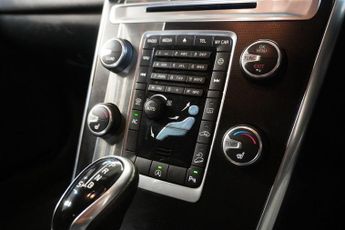 VOLVO XC60 Volvo XC60 2.4 D4 R-Design Nav SUV 5dr Diesel Auto AWD Euro 6 (s