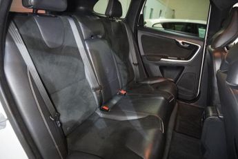 VOLVO XC60 Volvo XC60 2.4 D4 R-Design Nav SUV 5dr Diesel Auto AWD Euro 6 (s