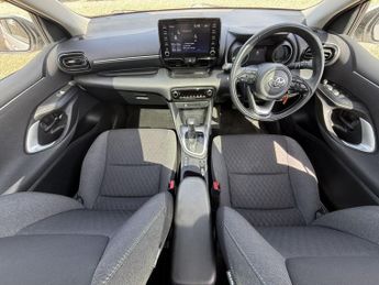 TOYOTA YARIS 1.5 VVT-h Design Hatchback 5dr Petrol Hybrid E-CVT Euro 6 (s/s) 