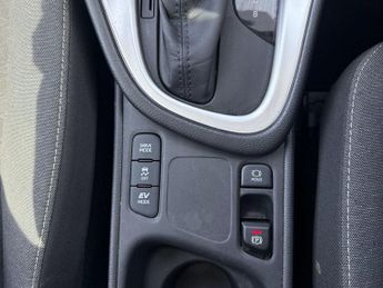 TOYOTA YARIS 1.5 VVT-h Design Hatchback 5dr Petrol Hybrid E-CVT Euro 6 (s/s) 