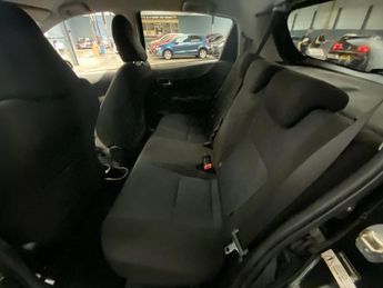 TOYOTA YARIS 1.5 VVT-h Icon Plus Hatchback 5dr Petrol Hybrid CVT Euro 5 (101 