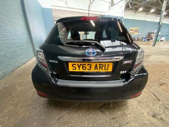 TOYOTA YARIS 1.5 VVT-h Icon Plus Hatchback 5dr Petrol Hybrid CVT Euro 5 (101 