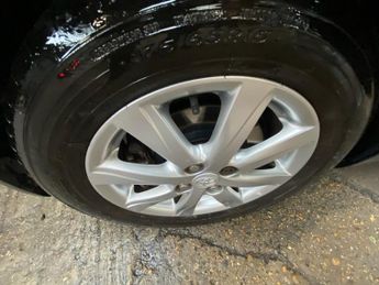 TOYOTA YARIS 1.5 VVT-h Icon Plus Hatchback 5dr Petrol Hybrid CVT Euro 5 (101 