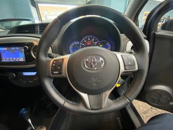 TOYOTA YARIS 1.5 VVT-h Icon Plus Hatchback 5dr Petrol Hybrid CVT Euro 5 (101 