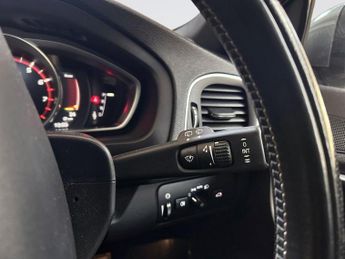 VOLVO V40 1.5 T3 R-Design Edition Hatchback 5dr Petrol Auto Euro 6 (s/s) (