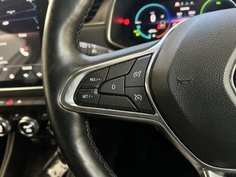 RENAULT ZOE R135 EV50 52kWh GT Line + Hatchback 5dr Electric Auto (Rapid Cha