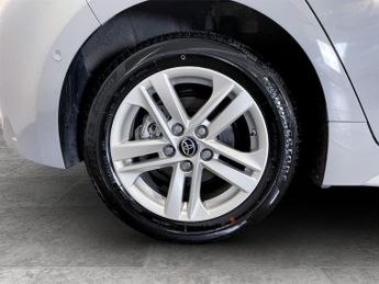 TOYOTA COROLLA 1.8 VVT-h GPF Icon Tech Hatchback 5dr Petrol Hybrid CVT Euro 6 (