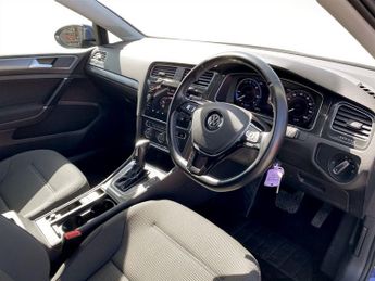VOLKSWAGEN E-GOLF 35.8kWh e-Golf Hatchback 5dr Electric Auto (136 ps)