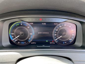 VOLKSWAGEN E-GOLF 35.8kWh e-Golf Hatchback 5dr Electric Auto (136 ps)