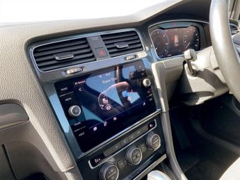 VOLKSWAGEN E-GOLF 35.8kWh e-Golf Hatchback 5dr Electric Auto (136 ps)