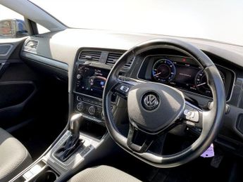 VOLKSWAGEN E-GOLF 35.8kWh e-Golf Hatchback 5dr Electric Auto (136 ps)