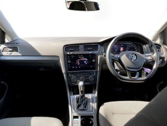 VOLKSWAGEN E-GOLF 35.8kWh e-Golf Hatchback 5dr Electric Auto (136 ps)