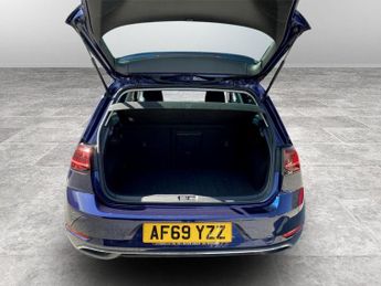 VOLKSWAGEN E-GOLF 35.8kWh e-Golf Hatchback 5dr Electric Auto (136 ps)