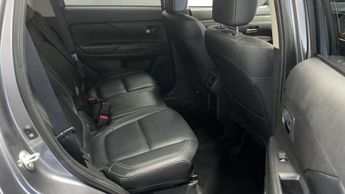 MITSUBISHI OUTLANDER 2.0 MIVEC Exceed SUV 5dr Petrol CVT 4WD Euro 6 (s/s) (150 ps)