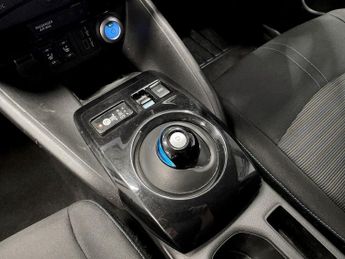 NISSAN LEAF 39kWh N-Connecta Hatchback 5dr Electric Auto (150 ps)