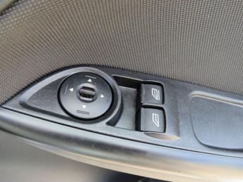 FORD FOCUS 1.6 Zetec Hatchback 5dr Petrol Powershift Euro 5 (125 ps)