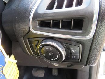 FORD FOCUS 1.6 Zetec Hatchback 5dr Petrol Powershift Euro 5 (125 ps)