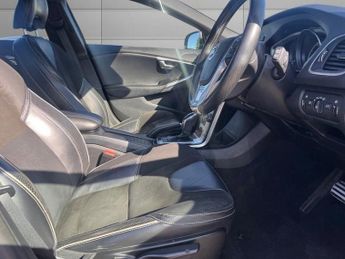 VOLVO V40 1.5 T2 R-Design Hatchback 5dr Petrol Auto Euro 6 (s/s) (122 ps)