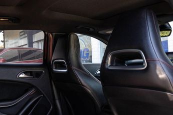 MERCEDES-BENZ 180 2.1 GLA220d AMG Line (Premium Plus) SUV 5dr Diesel 7G-DCT 4MATIC