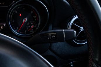 MERCEDES-BENZ 180 2.1 GLA220d AMG Line (Premium Plus) SUV 5dr Diesel 7G-DCT 4MATIC