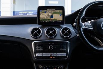 MERCEDES-BENZ 180 2.1 GLA220d AMG Line (Premium Plus) SUV 5dr Diesel 7G-DCT 4MATIC