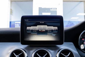 MERCEDES-BENZ 180 2.1 GLA220d AMG Line (Premium Plus) SUV 5dr Diesel 7G-DCT 4MATIC